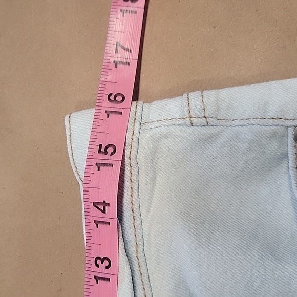 Kendall + Kylie Size 9/29 The Icon Short, Light Wash Denim Shorts - Picture 4 of 12